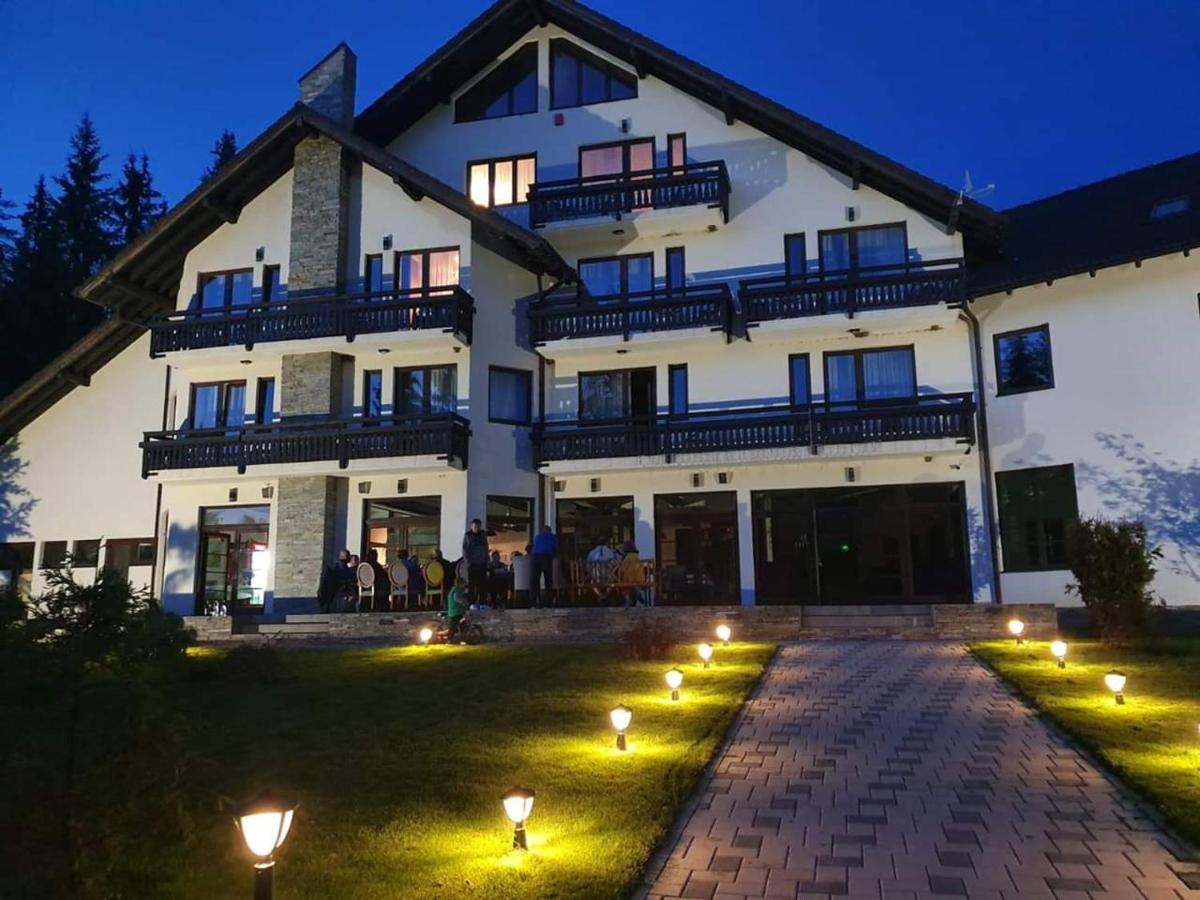 Pensiunea Izvorul Zanelor Colibita Exterior photo